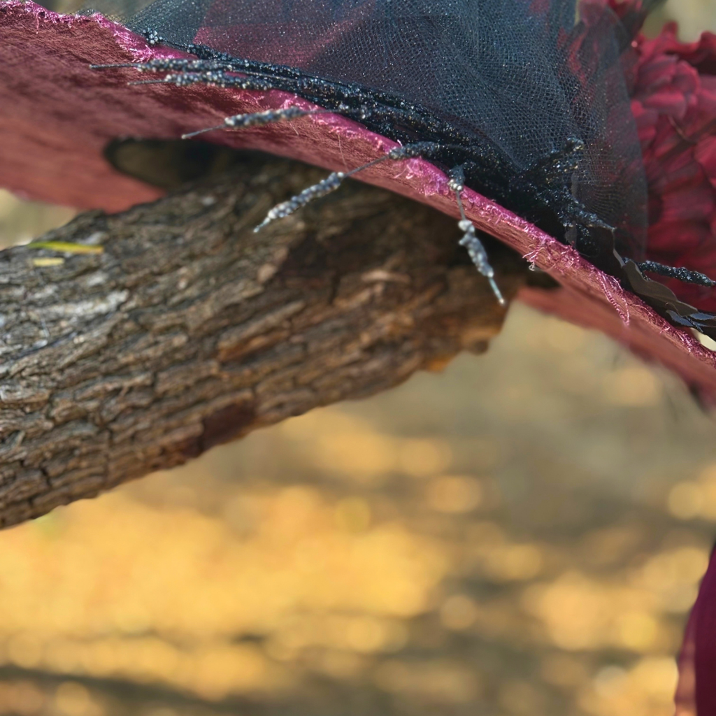 Martha Blackwood | Crimson & Black Witch Hat – Moonspell Hollow™