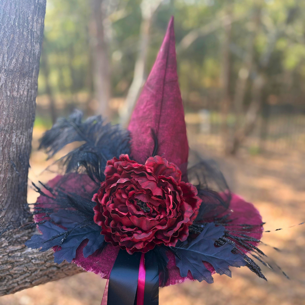 Martha Blackwood | Crimson & Black Witch Hat – Moonspell Hollow™