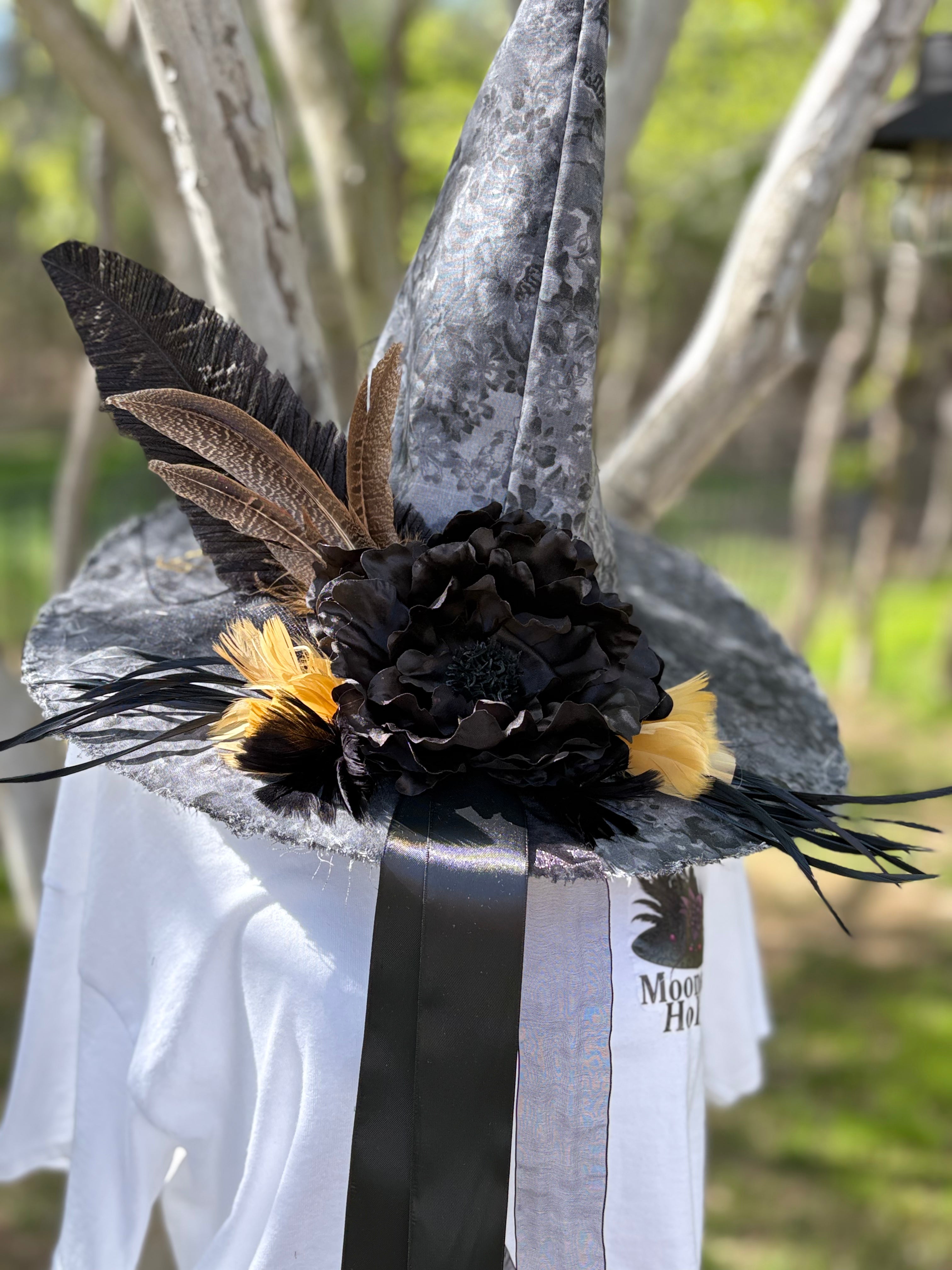 Nocturne Bloom | Feathered Noir Witch Hat – Moonspell Hollow™