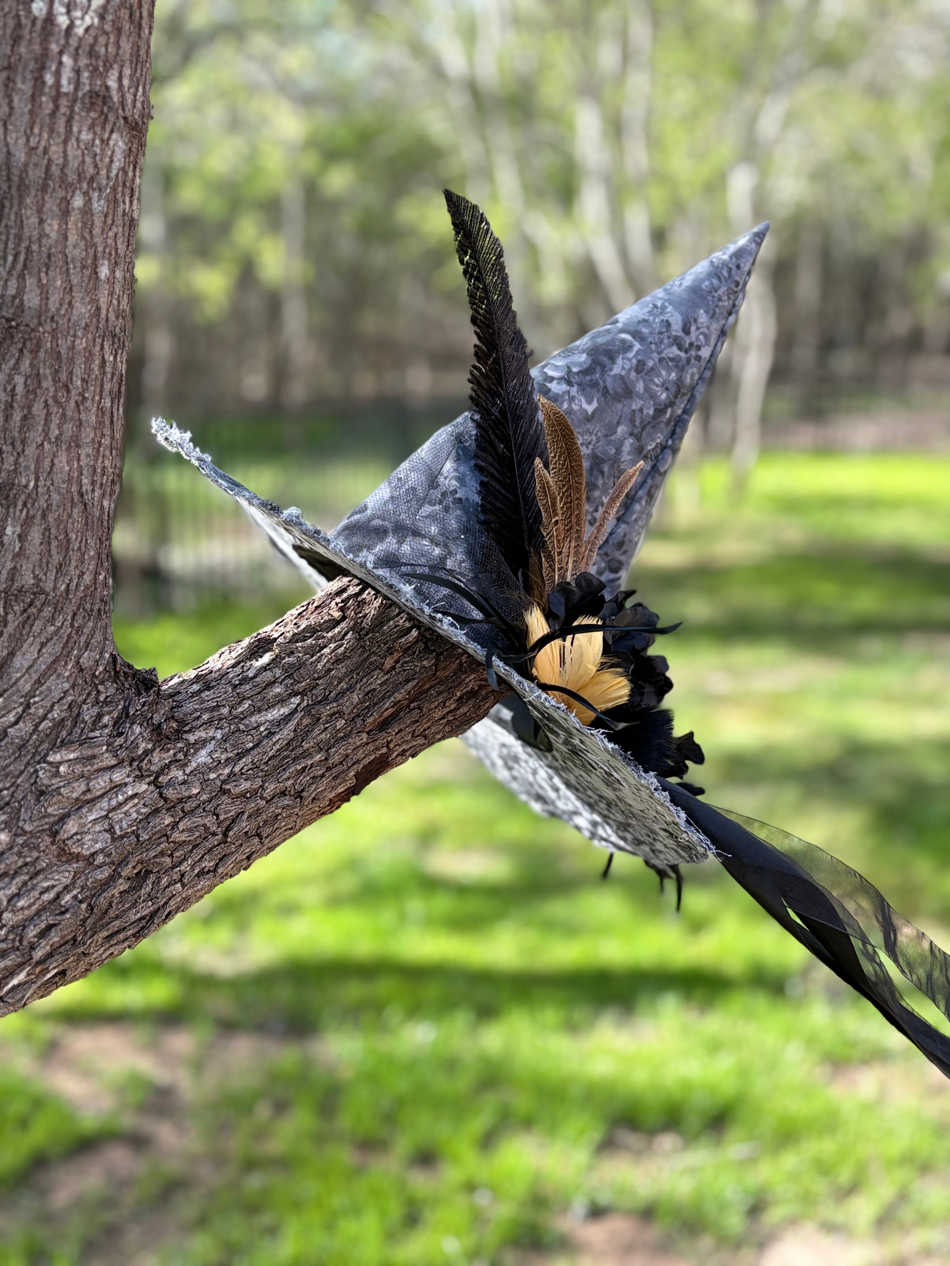 Nocturne Bloom | Feathered Noir Witch Hat – Moonspell Hollow™