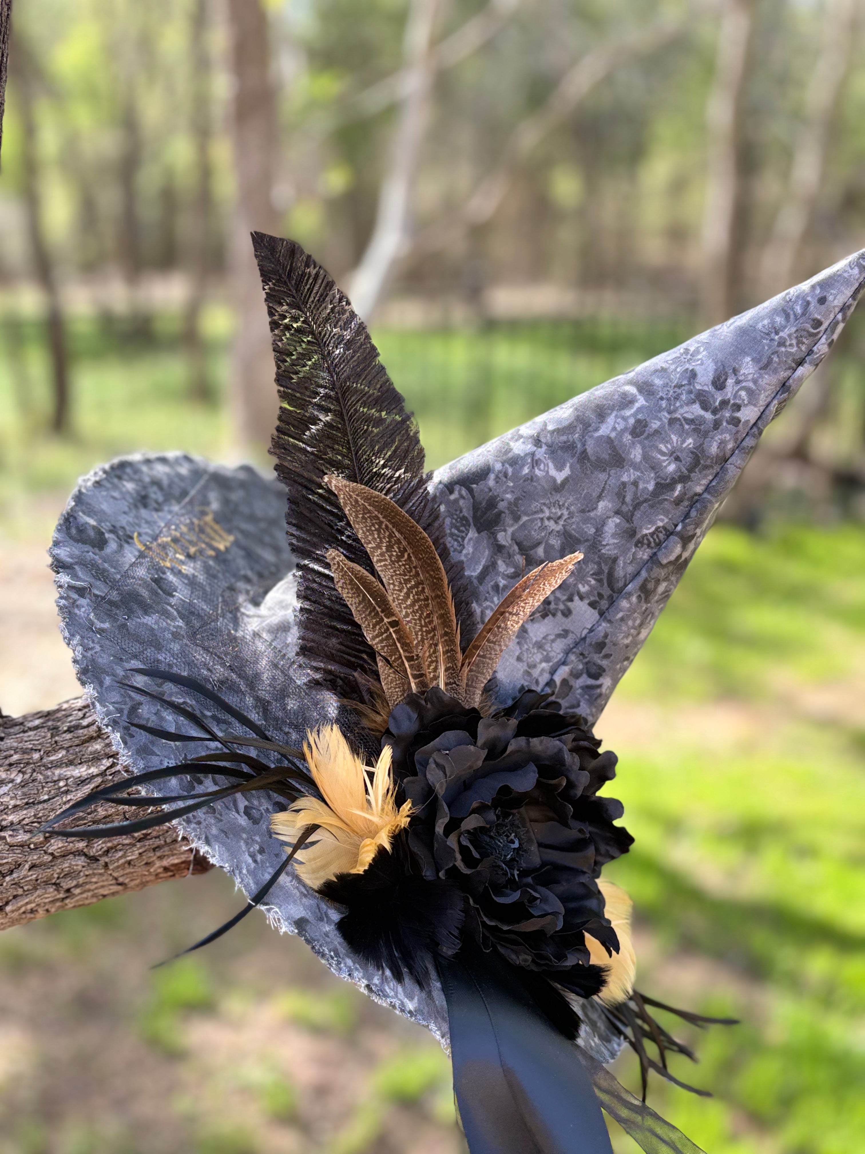 Nocturne Bloom | Feathered Noir Witch Hat – Moonspell Hollow™