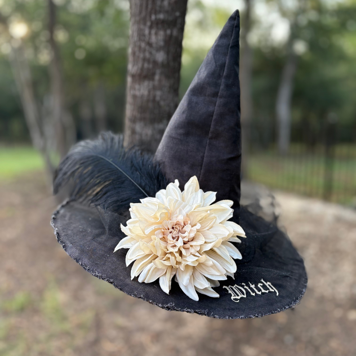 Petaline | Ivory Bloom Witch Hat – Moonspell Hollow™