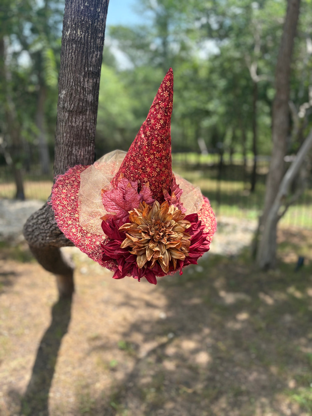 Crimson Emberveil | Red & Gold Autumn Witch Hat – Moonspell Hollow™