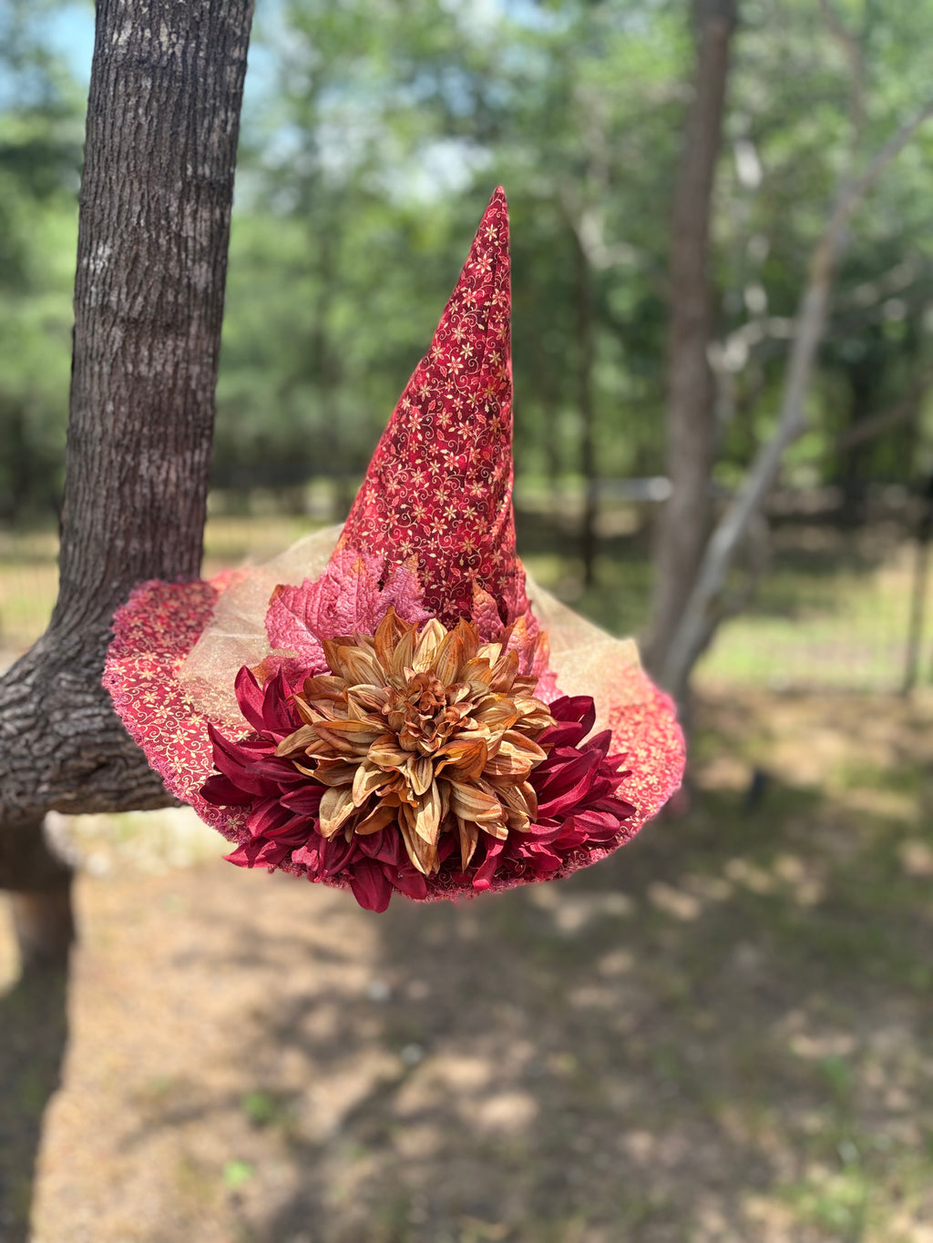 Crimson Emberveil | Red & Gold Autumn Witch Hat – Moonspell Hollow™