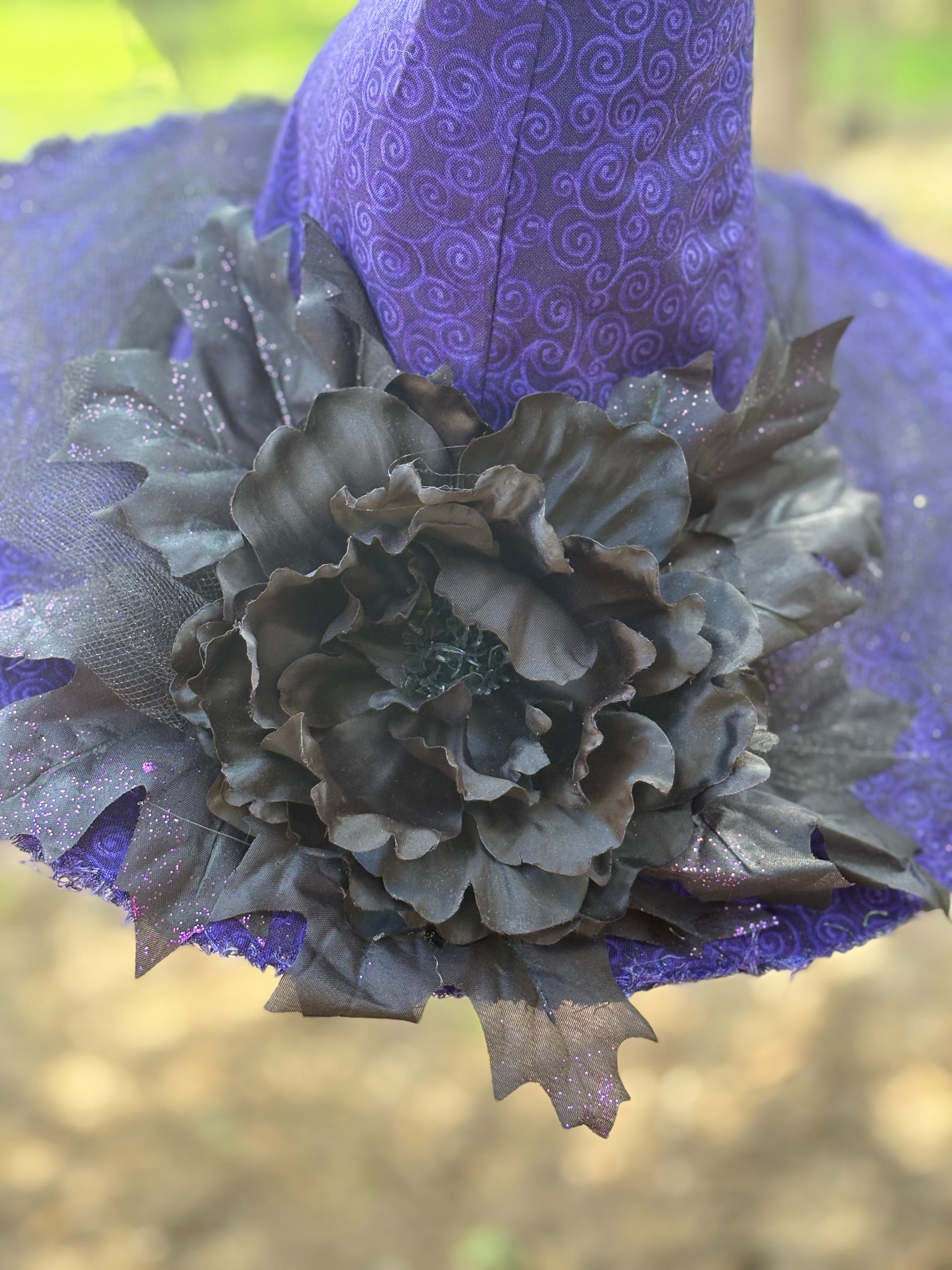 Nocturne Dahlien | Purple & Black Witch Hat – Moonspell Hollow™