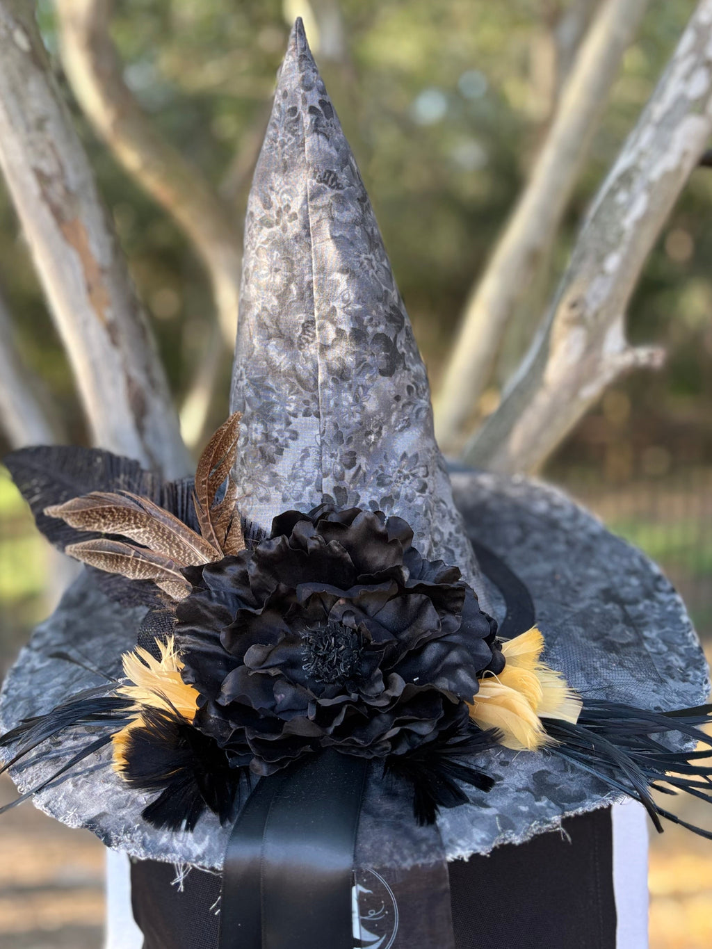 Nocturne Bloom | Feathered Noir Witch Hat – Moonspell Hollow™