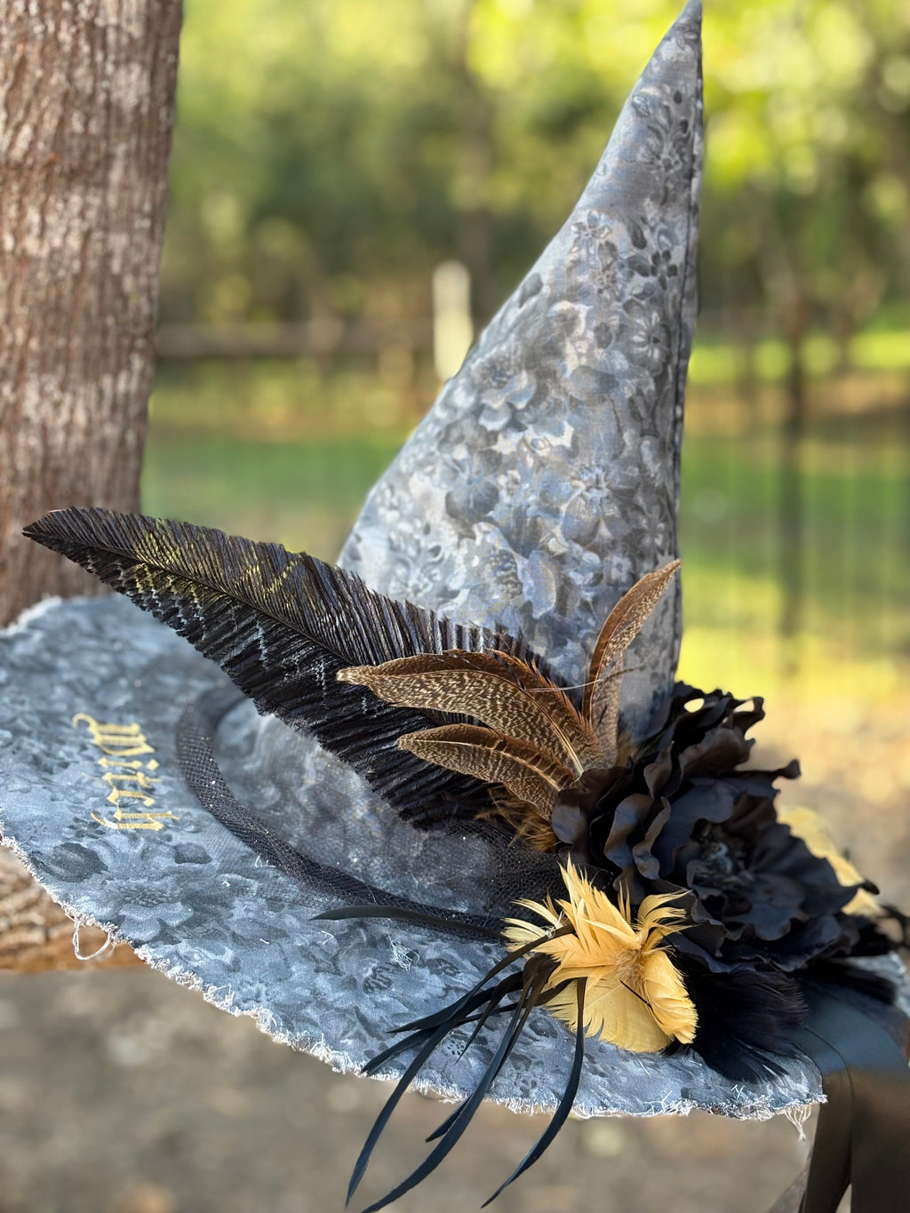 Nocturne Bloom | Feathered Noir Witch Hat – Moonspell Hollow™