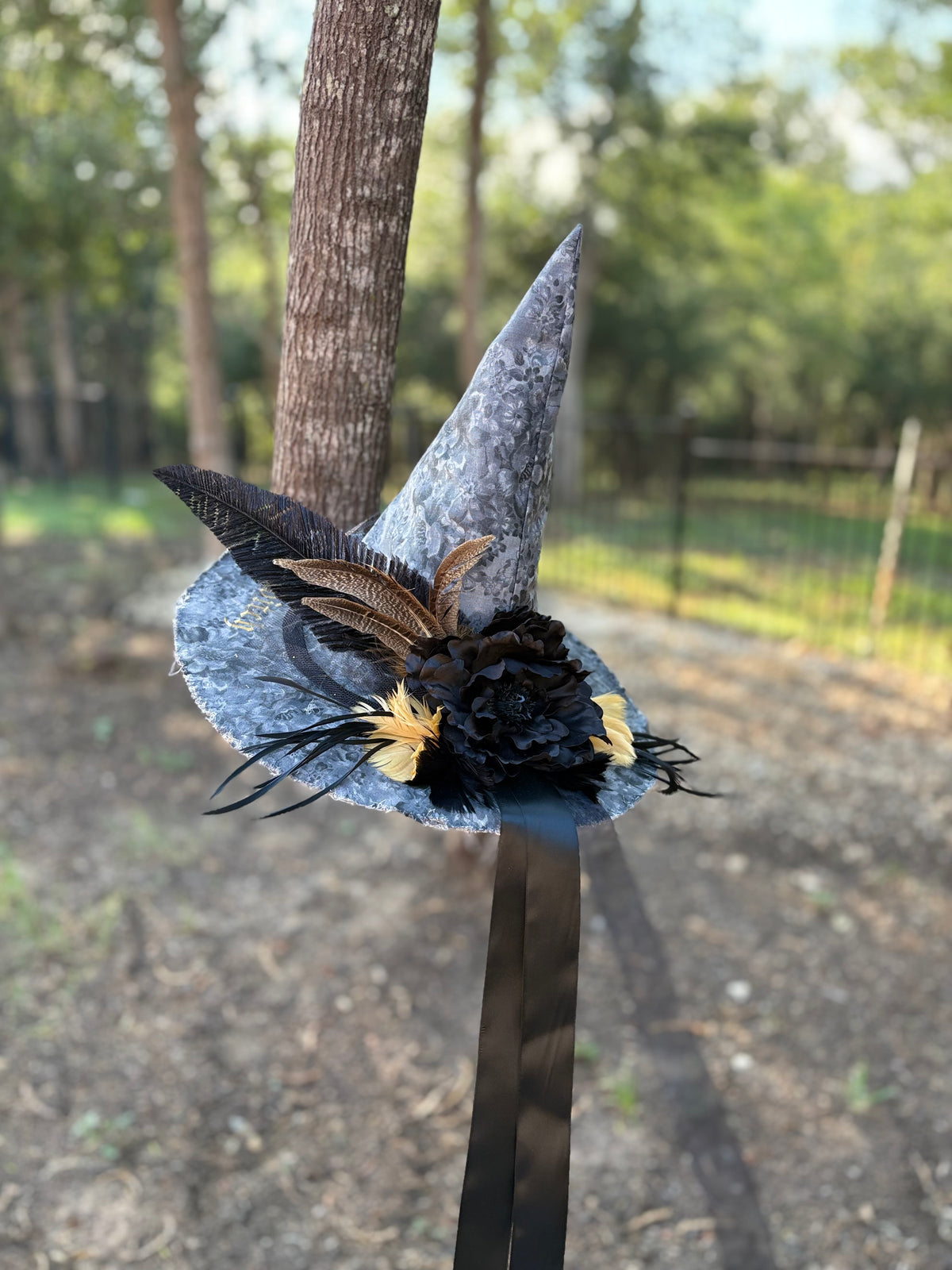 Nocturne Bloom | Feathered Noir Witch Hat – Moonspell Hollow™