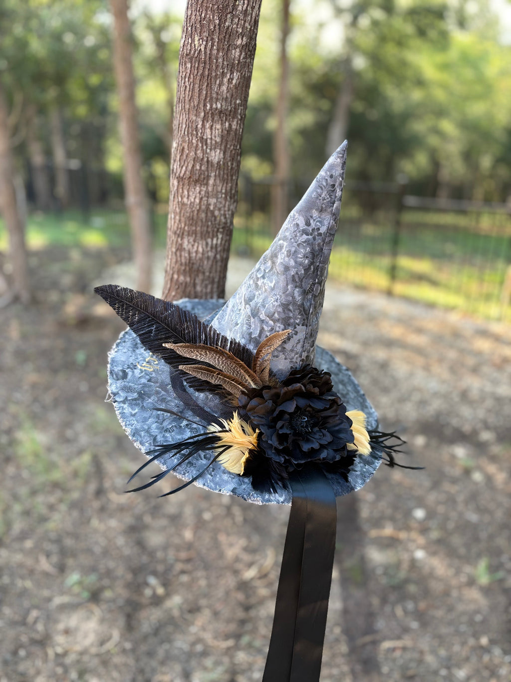 Nocturne Bloom | Feathered Noir Witch Hat – Moonspell Hollow™