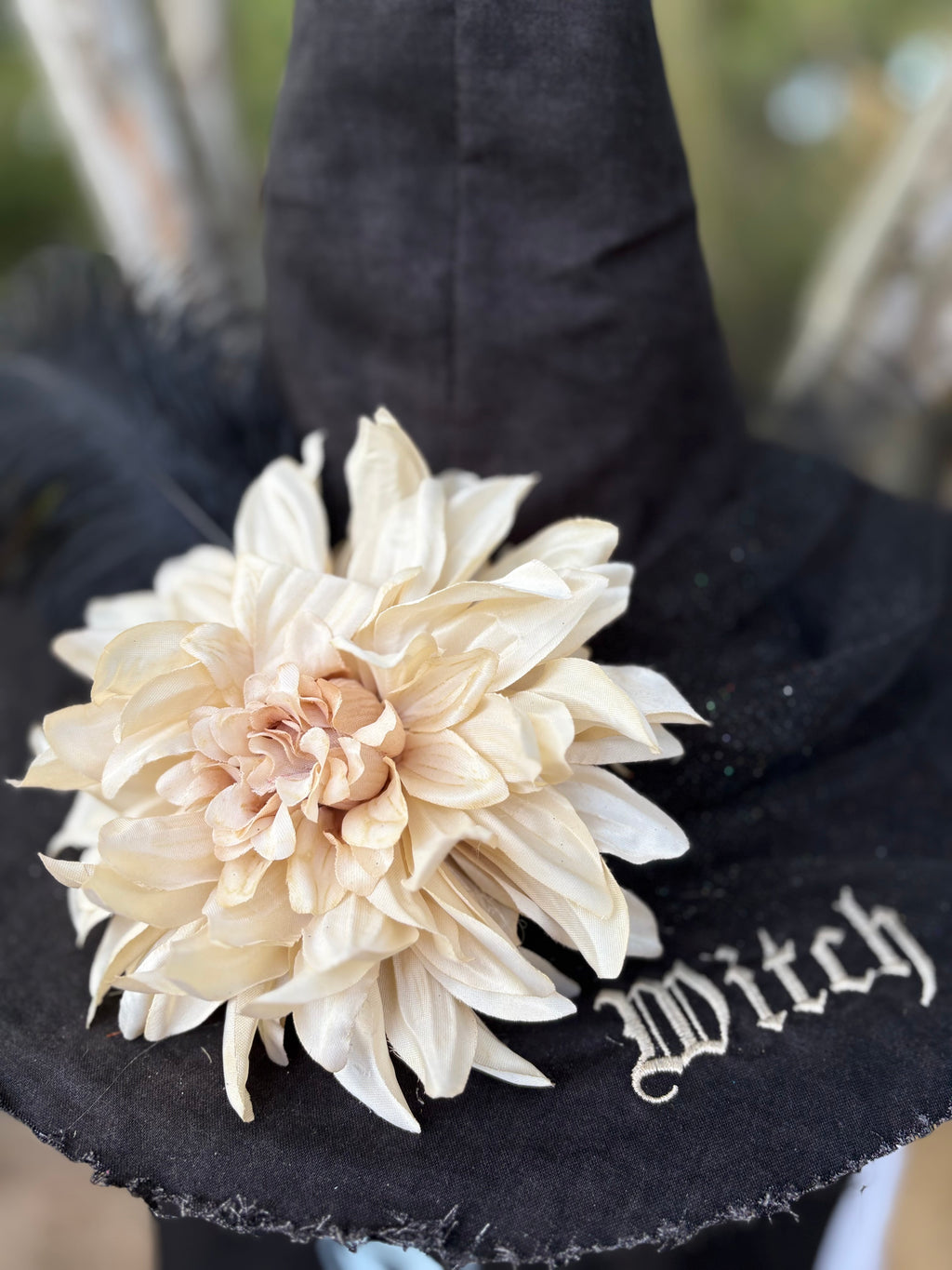 Petaline | Ivory Bloom Witch Hat – Moonspell Hollow™