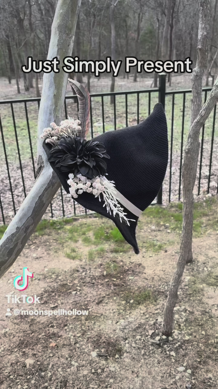 Midnight Relic | Black Dried Floral Witch Hat – Moonspell Hollow™